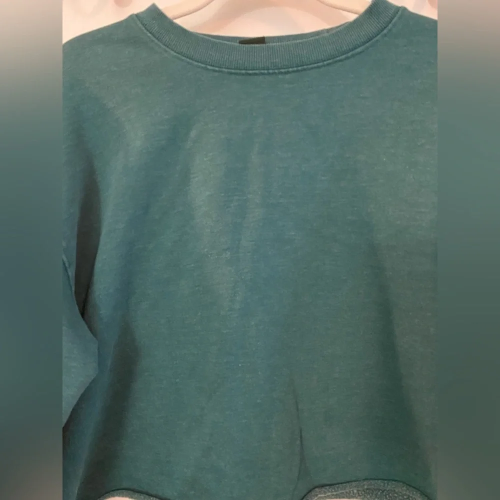 Wild Fable Womens M Crewneck‎ Sweatshirt New York City Cropped Teal pullover top - Picture 9 of 11